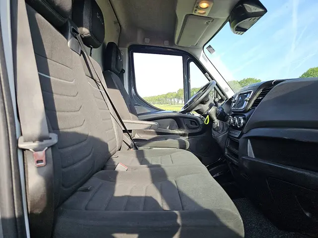 Iveco Daily 35C18 2023 Diesel 7