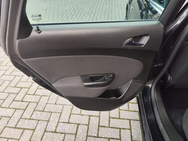 Opel Astra 1.6 CDTi Cosmo 2014 Diesel 19