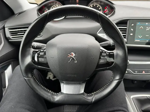 Peugeot 308 SW 1.2 PureTech Allure 2019 Benzine 16