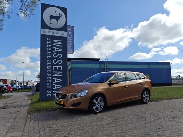 Volvo V60 T3 200pk Momentum Automaat 2012 Benzine