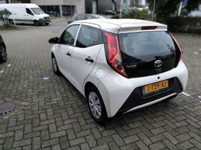 Toyota Aygo 1.0 VVT-i X-Fun, Airco, Bluetooth 2020 Benzine 7