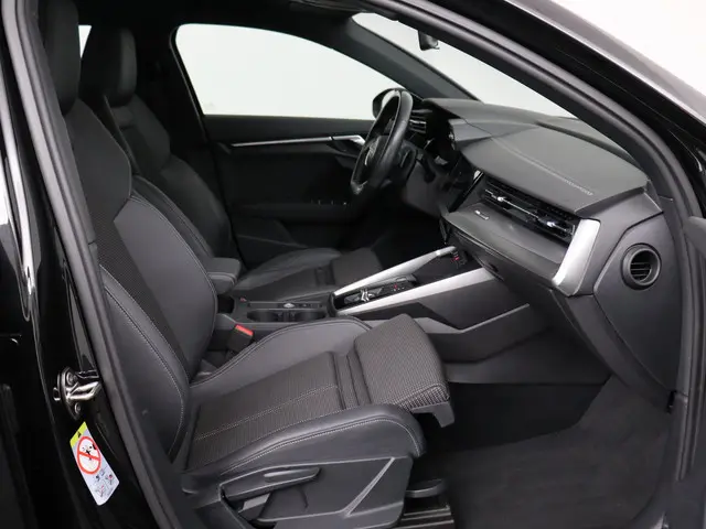 Audi A3 Limousine 35 TFSI S edition 2021 Benzine 30