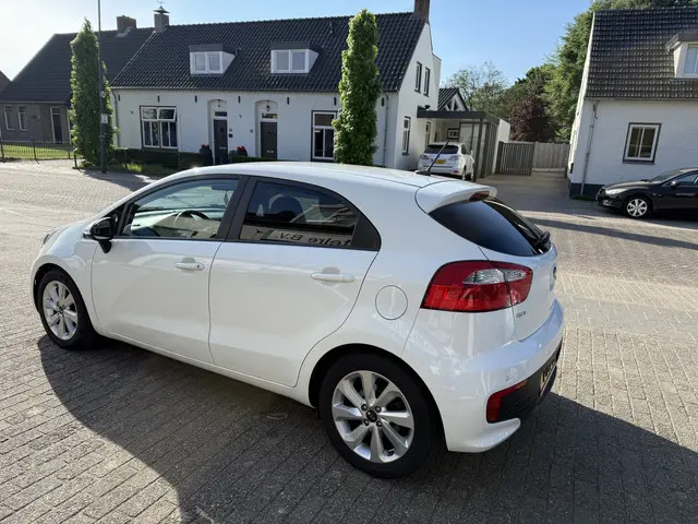 Kia Rio 1.2 CVVT ExecutiveLine 2016 Benzine 4