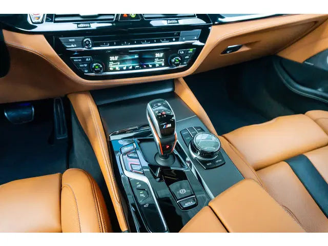 BMW M5 5 Serie Competition 2020 Benzine 34