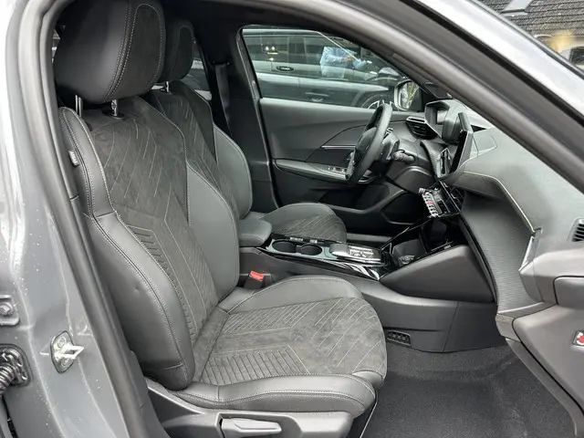 Peugeot 2008 1.2 Hybrid 145 GT 2025 Hybride Benzine 38