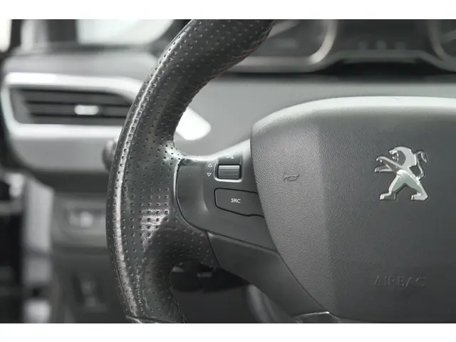 Peugeot 2008 PureTech 110 EAT6 GT 2017 Benzine 34