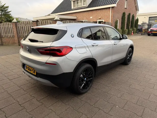 BMW X2 sDrive18i High Executive 2018 Benzine 10