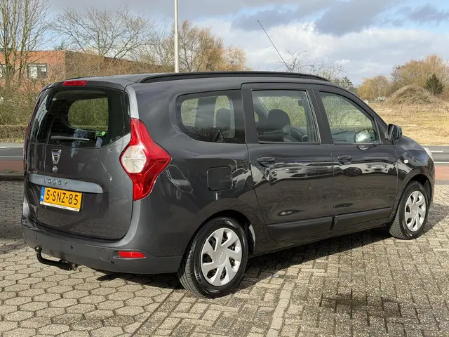 Dacia Lodgy 1.2 TCe Lauréate 5p. 2013 Benzine 10