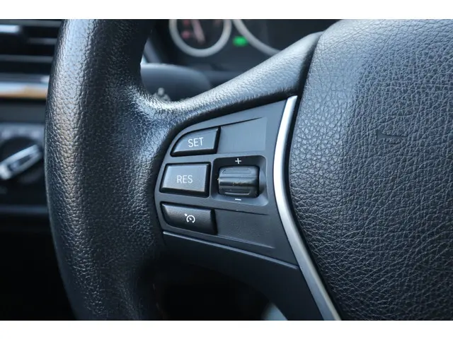 BMW 3 Serie 335i High Executive 2012 Benzine 16