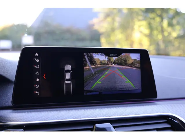 BMW 5 Serie M550i xDrive Executive 2018 Benzine 42