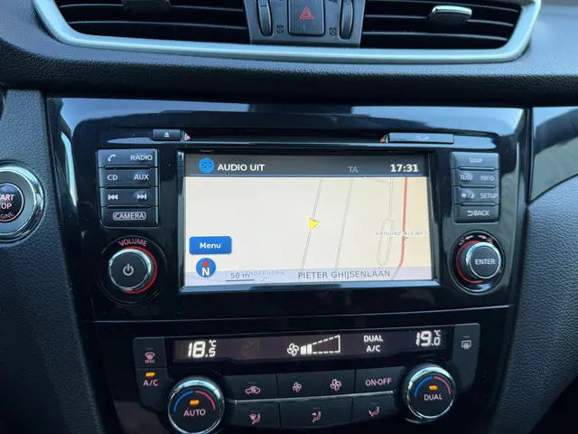 Nissan QASHQAI 1.2 N-Connecta Panorama 2017 Benzine 63