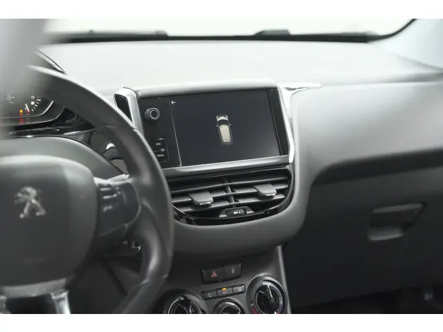 Peugeot 208 PureTech 82 Signature 2018 Benzine 50