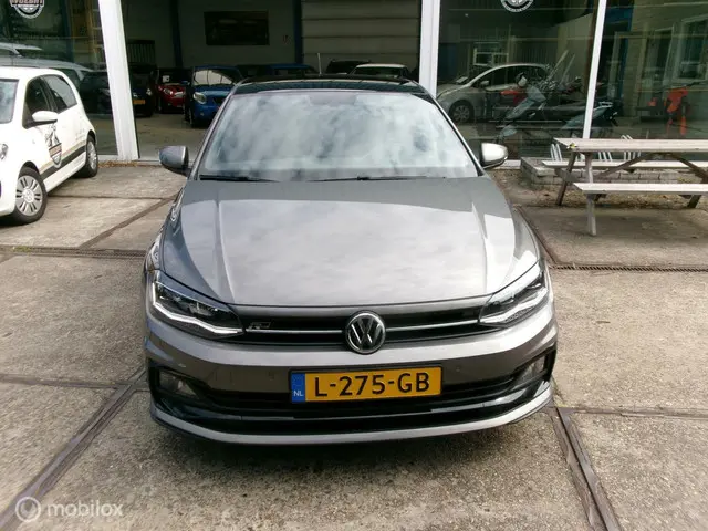 Volkswagen Polo 1.0 TSI Highline Business R 2020 Benzine 2