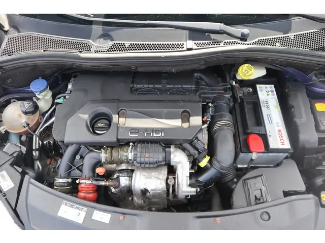 Peugeot 208 1.6 e-HDi Active 2012 Diesel 16