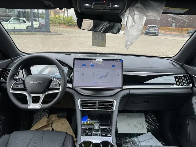 BYD SEAL U 1.5 DM-i FWD Boost 2025 Hybride Benzine 12