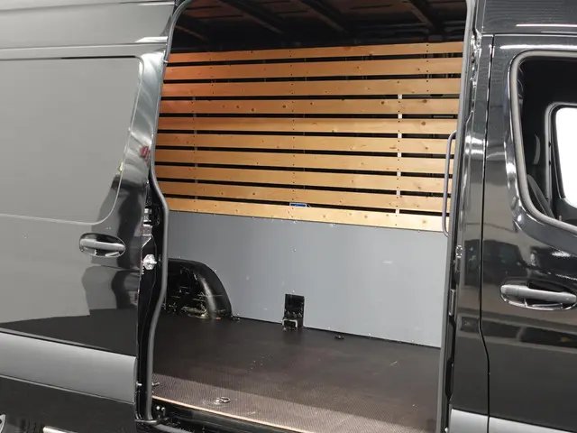 Mercedes-Benz Sprinter L2H2 2022 Diesel 40