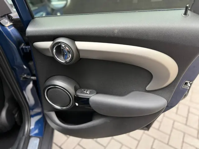 MINI Cooper S Mini 2.0 Pepper Automaat 2015 Benzine 32