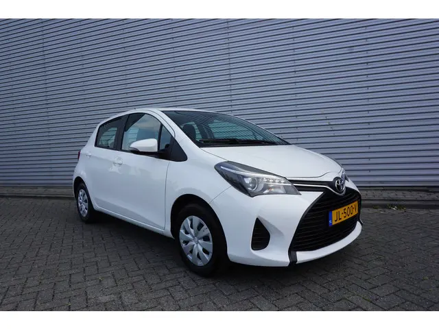Toyota Yaris 1.3 VVT-i Now 2016 Benzine 2