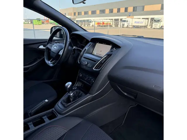 Ford Focus 1.0 ST-Line | PDC | Sport Uitvoering ! 2016 Benzine 9