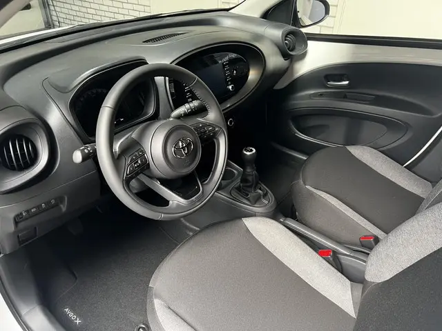 Toyota Aygo X 1.0 VVT-i MT first 2023 Benzine 10