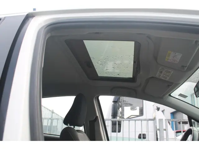 Toyota Yaris 1.5 Hybrid Aspiration 2014 Hybride Benzine 12