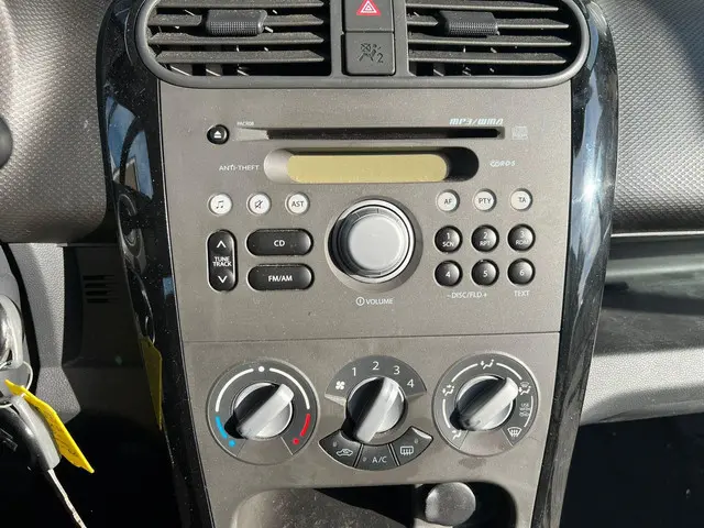 Suzuki Splash 1.0 VVT Exclusive EASSS 2015 Benzine 9