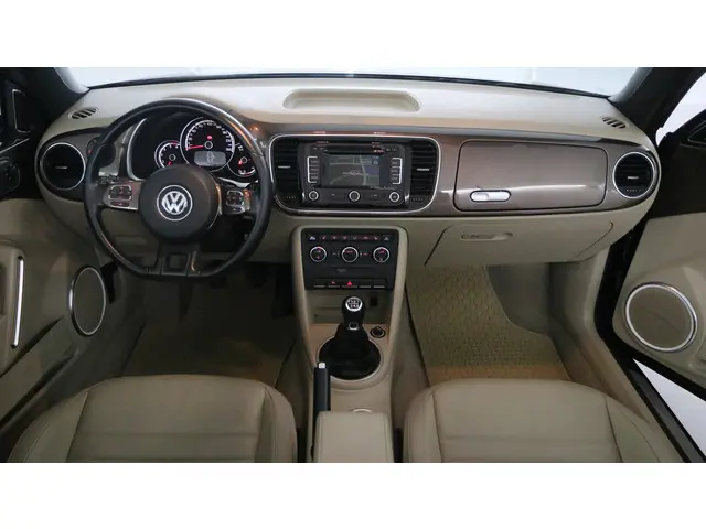 Volkswagen Beetle 2.0 TDI 140pk Design 2013 Diesel 46