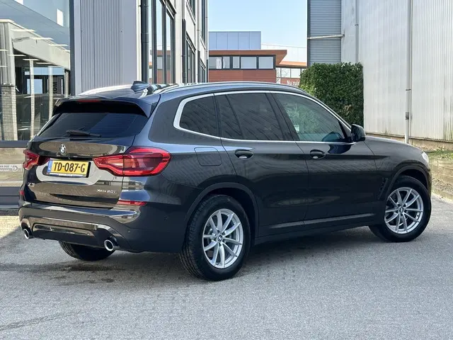 BMW X3 xDrive20i High Executive 2018 Benzine 2