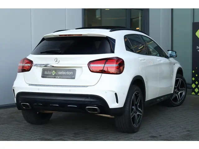Mercedes-Benz GLA 200 Premium Plus 2018 Benzine 2