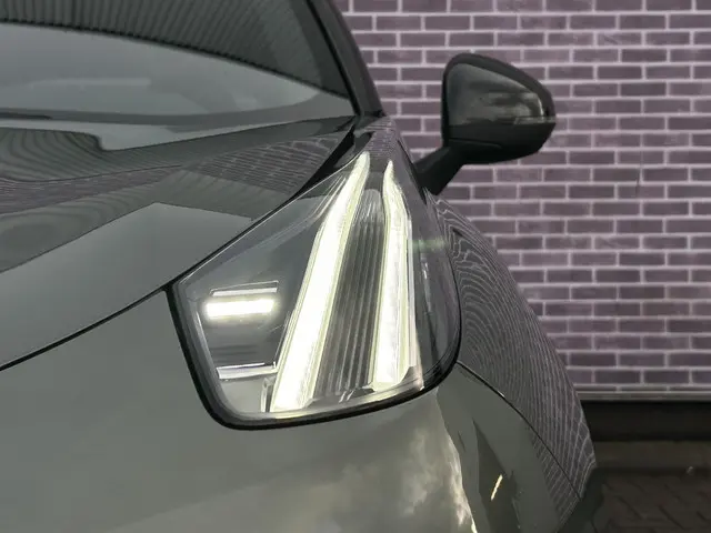 Lynk & Co 01 More 2025 Hybride Benzine 12