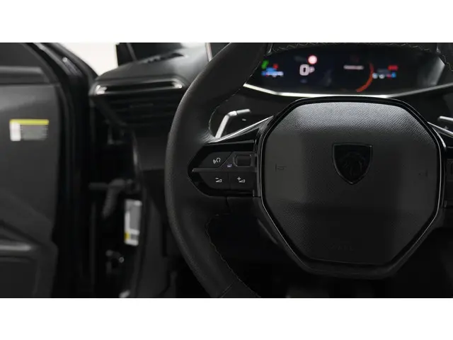 Peugeot 2008 PureTech 130 EAT8 GT 2024 Benzine 38