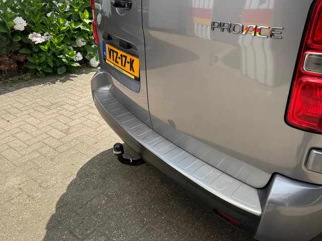 Toyota ProAce Worker 2.0 D-4D Black Line Long 2023 Diesel 8