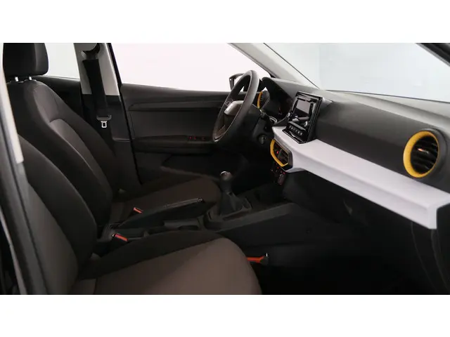 SEAT Arona 1.0 EcoTSI 95pk Reference 2024 Benzine 31