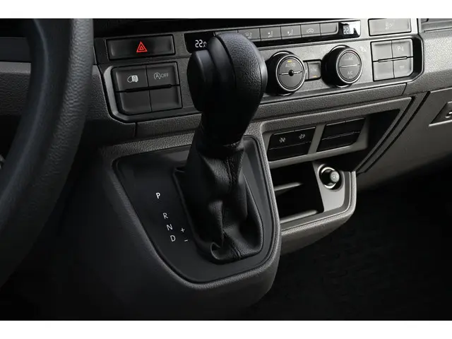 MAN TGE 3.140 2.0 TDI 35 140 PK DSG Clima 2022 Diesel 15