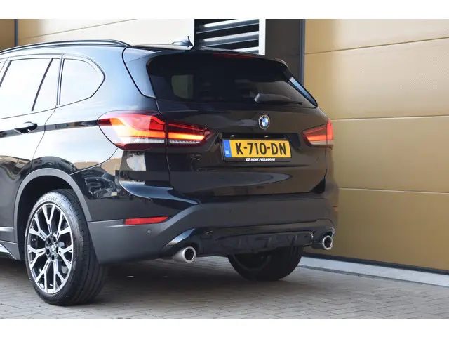 BMW X1 sDrive20i VDL Nedcar Edition 2019 Benzine 7
