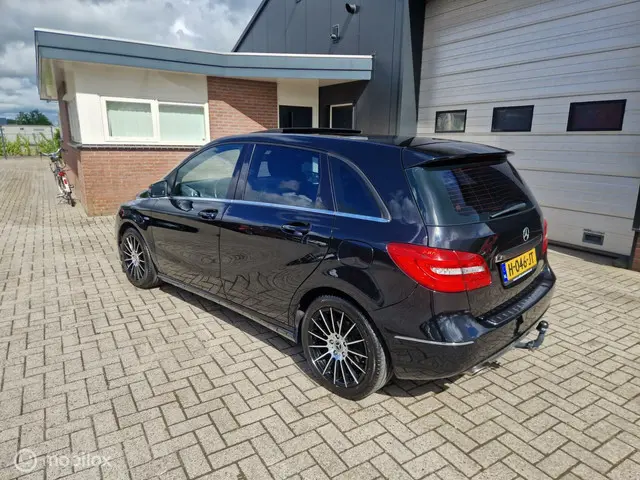 Mercedes-Benz B-Klasse 180 2012 Benzine 4