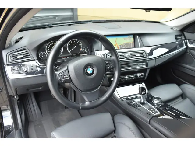 BMW 5 Serie Touring 520i Executive 2016 Benzine 10