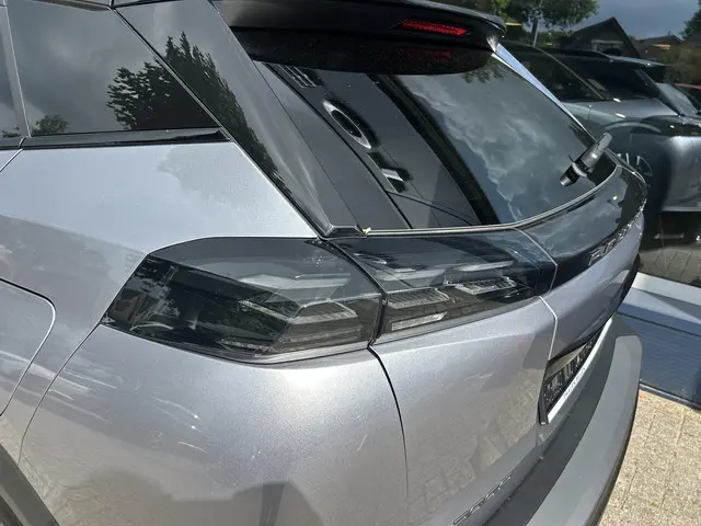 Peugeot 2008 1.2 Hybrid 145 GT 2025 Hybride Benzine 36