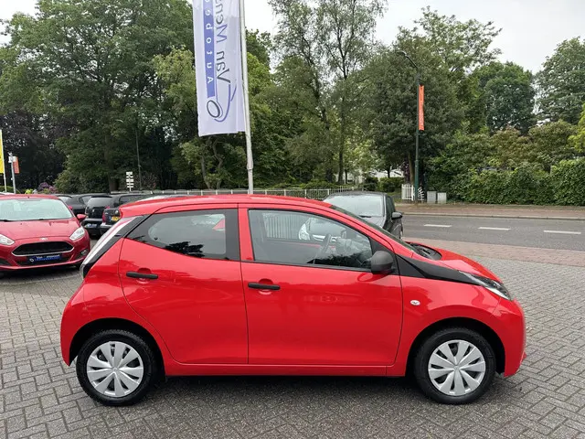 Toyota Aygo 1.0 VVT-i x-now 5 drs 2017 Benzine 5