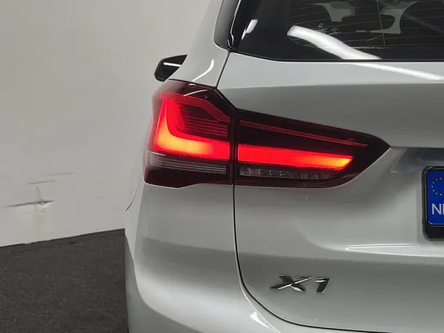 BMW X1 xDrive25e 2022 Hybride Benzine 10