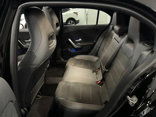 Mercedes-Benz A-Klasse 200 AMG Line 2023 Benzine 14