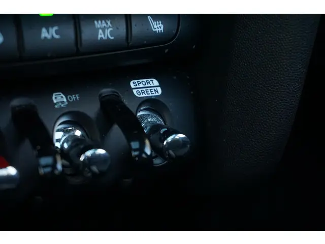 MINI 3-Deurs Cooper 2023 Benzine 18