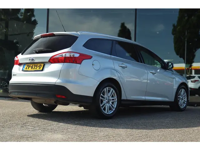 Ford Focus WAGON 1.6 TI-VCT TITANIUM AUT. 2013 Benzine 2