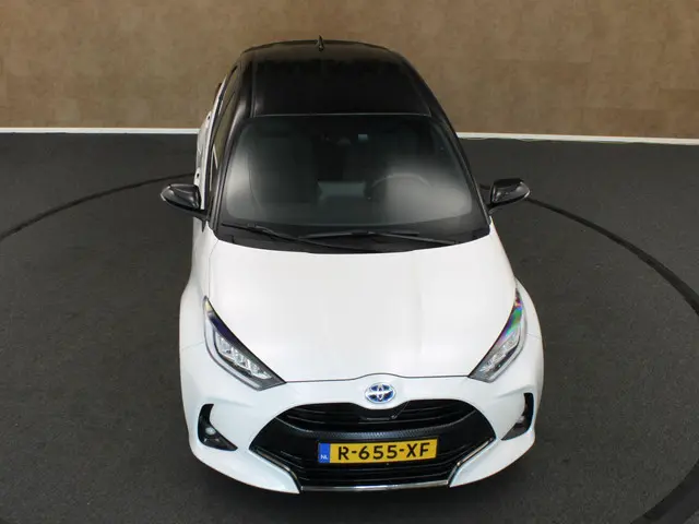 Toyota Yaris 1.5 Hybrid Bi-Tone 2022 Hybride Benzine 12