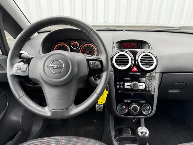 Opel Corsa 1.4-16V |Airco| Sportstoelen| 2012 Benzine 2
