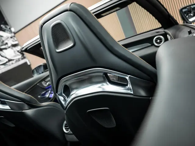 Mercedes-Benz C-Klasse Cabrio AMG 63 S 2022 Benzine 32