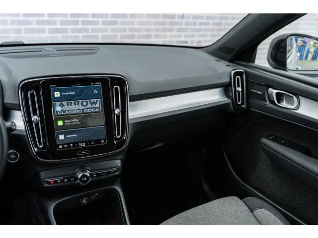 Volvo XC40 2.0 B4 Plus Dark 2024 Benzine 32