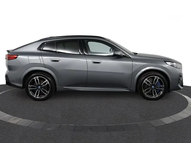 BMW iX2 xDrive30 67 kWh 2024 Elektrisch 10