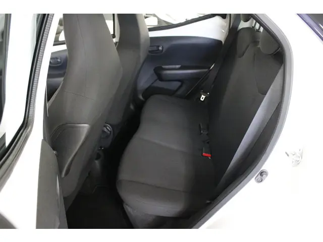 Toyota Aygo 1.0 VVT-i x-fun 2017 Benzine 6