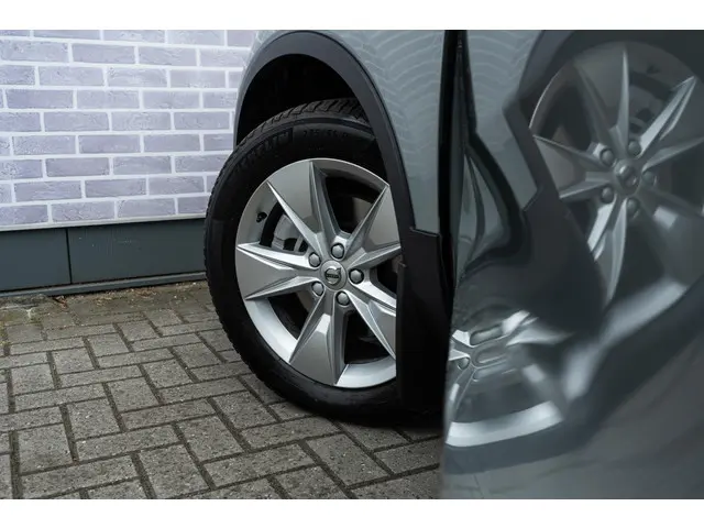 Volvo XC40 B4 197 pk Core 2023 Benzine 16